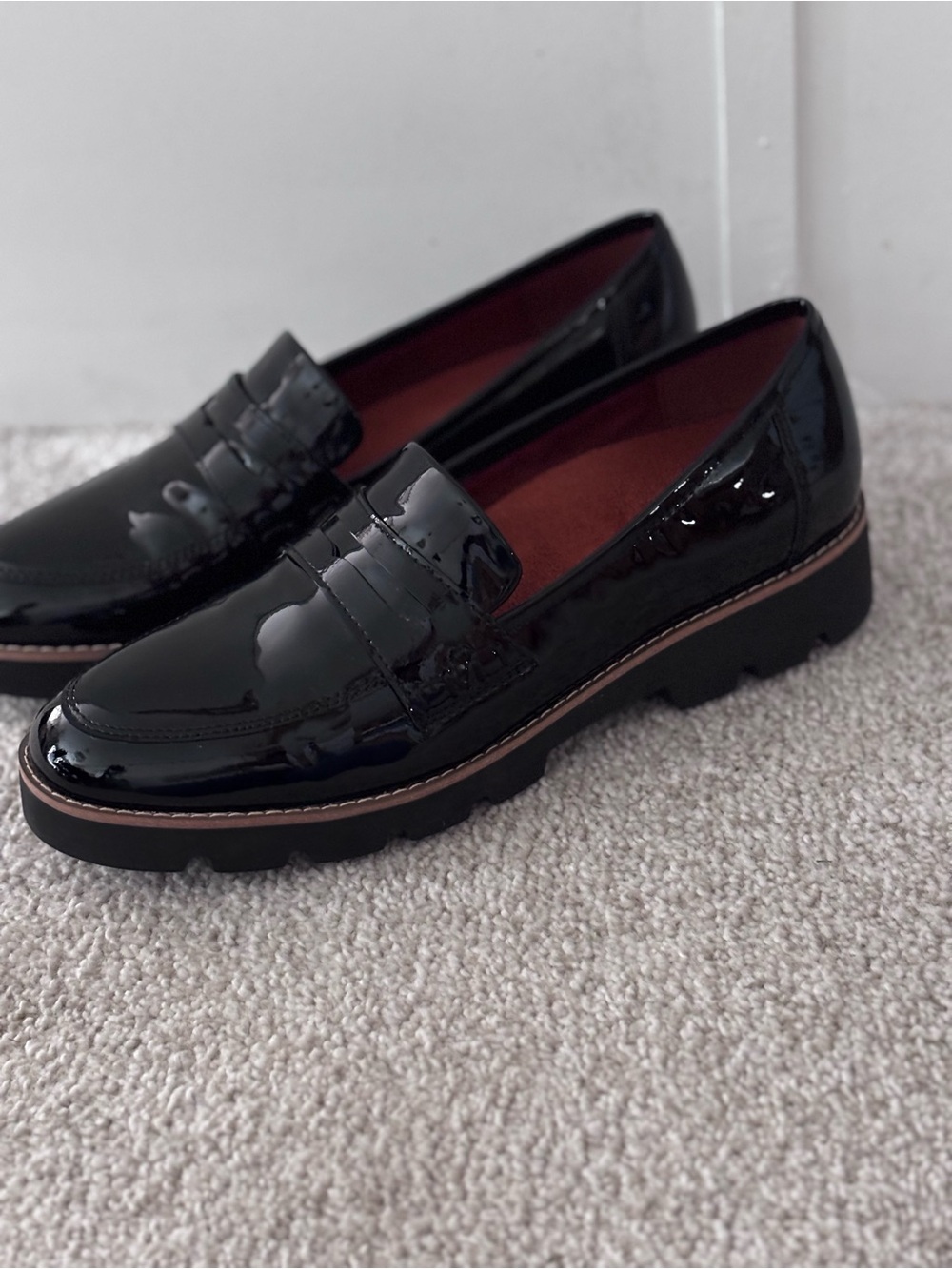 NWOB Vionic Cheryl Black Patent Leather Lug Sole Loafers Size 9 - Picture 7 of 12